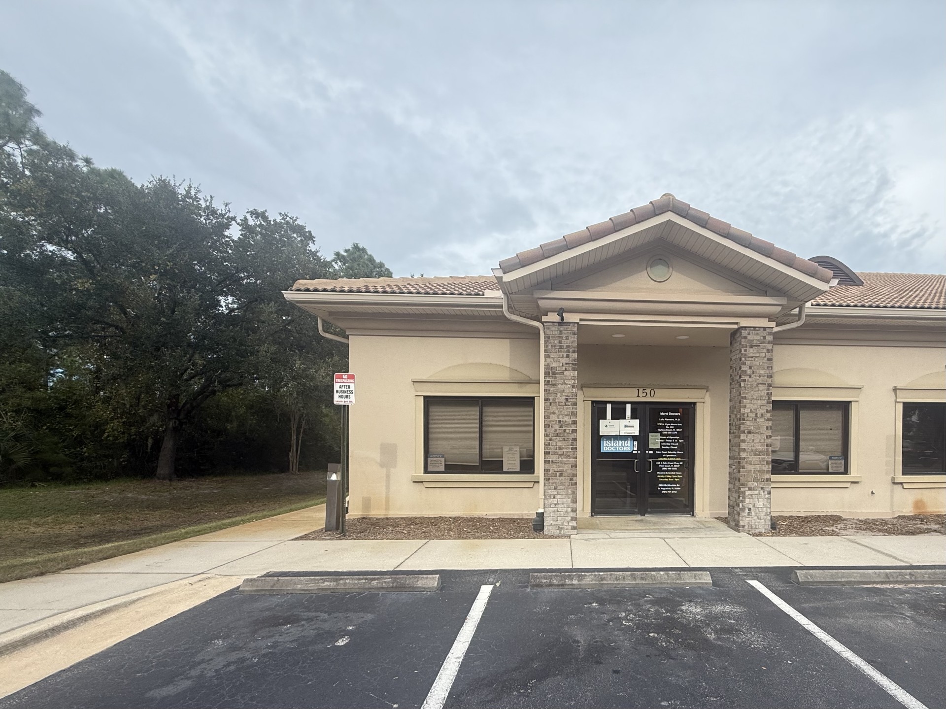 Island Doctors Daytona Beach Clyde office exterior