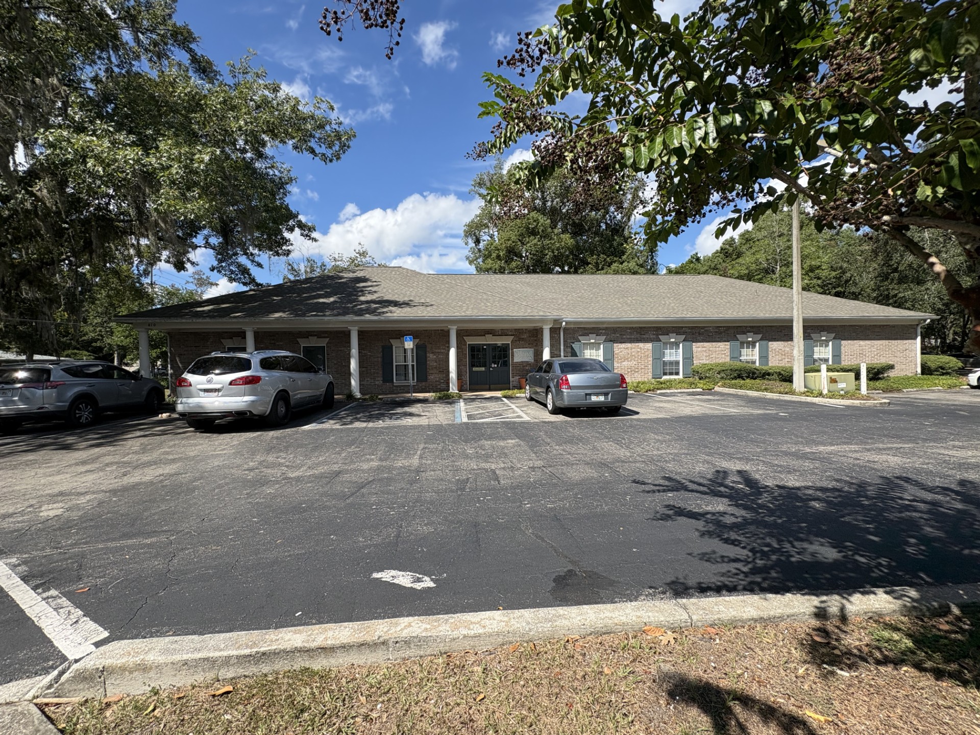 Island Doctors Gainesville East office exterior